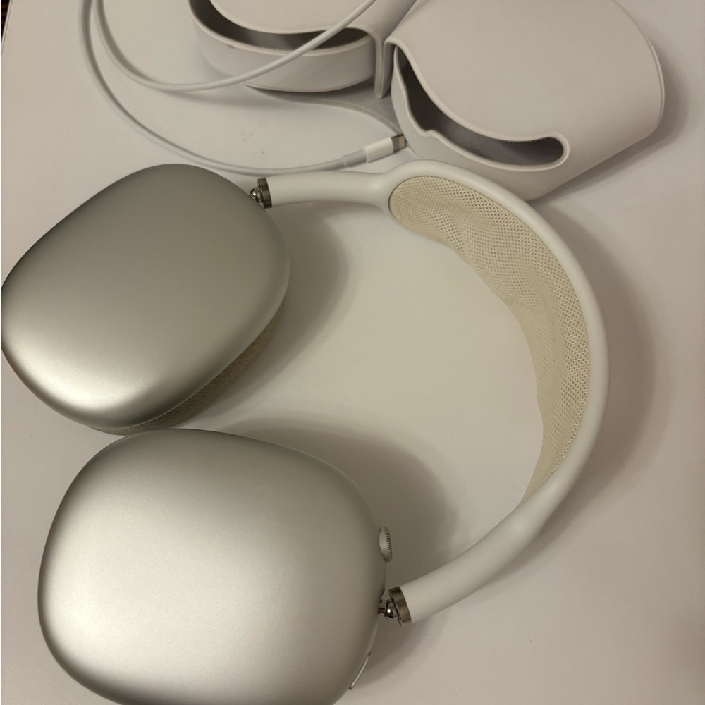 Apple AirPods Max ,case included